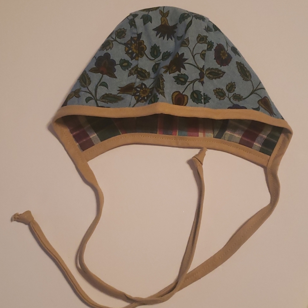 Reversible Handmade Bonnet - Picture 5 of 6